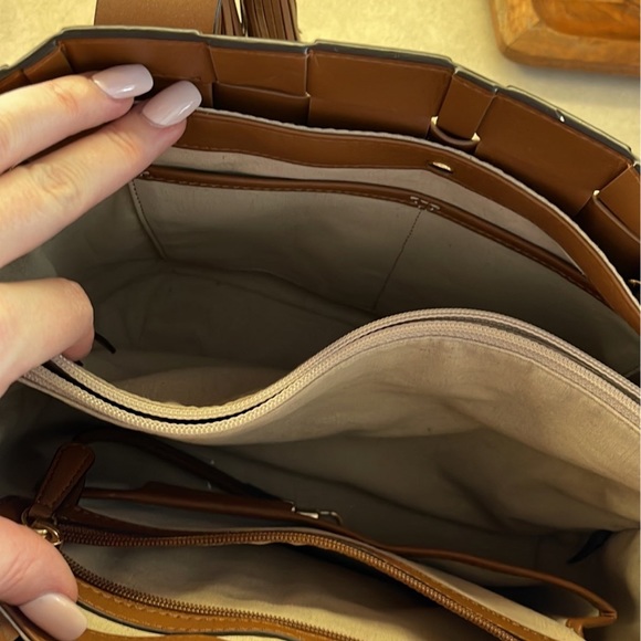 Michael Kors Vivian Handbag - Picture 4 of 9